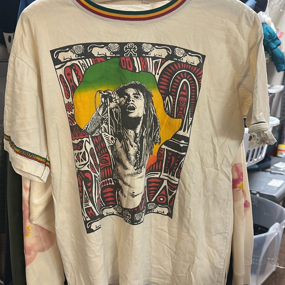 Awesome Bob Marley Tee couldn’t find another one like it online